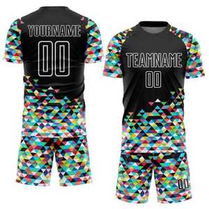 Uniforme de fútbol al por mayor hecho de poliéster ligero con tecnología de impresión resistente a la decoloración - Product Image 3