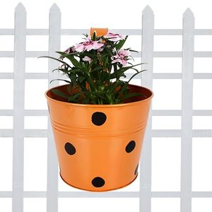 Pot de fleurs suspendu en métal orange avec points noirs pour plantes de jardin - Product Image 6