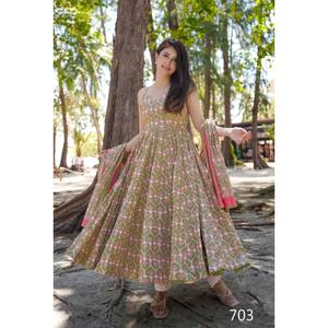 Nuevo Conjunto de Salwar Kameez de Diseñador de 3 Piezas con Estampado Hermoso y Dupatta, Muselina Pura con Estampado Digital, Ropa Formal para Mujer para Todas las Temporadas - Product Image 1