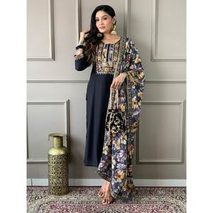 ชุดออกงานสวยงาม เสื้อและกางเกงพร้อมผ้าคลุมไหล่ ไซส์ XL ชุดหรูหรา - Product Image 6