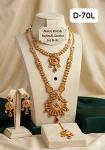 Conjunto de collar chapado en oro tradicional indio para novias con aretes y Maang Tikka - Product Image 2