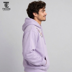 Sudadera con capucha bordada para hombre, elegante y cómoda, combina tela acogedora con bordados detallados y comodidad moderna para atuendos casuales diarios y viajes. - Product Image 5