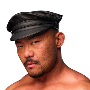 Casquette de motard classique en cuir véritable imperméable et structurée pour homme, style biker, ajustable, effet vieilli, couleur unie, idéale pour les clubs. - Product Image 1