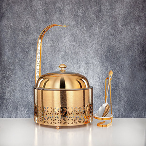 Plat de service rond de luxe en acier inoxydable doré, chauffe-plats de buffet avec base découpée au laser et couvercle suspendu pour mariage au Moyen-Orient - Product Image 1