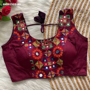 Colección de blusas sin mangas de algodón mágico con bordados multihilo y espejo para festivales. Proveedor y exportador mundial. - Product Image 2