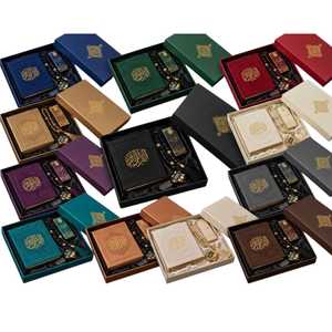 Coran multicolores avec tasbih dans un coffret cadeau, couverture en calligraphie dorée, design arabe, présentation élégante pour le Ramadan - Product Image 1