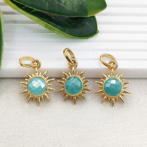 Colgante Redondo de Cuarzo Alejandrita con Forma de Sol, Chapado en Oro, con Engaste de Collet, Joyería de Cuarzo Alejandrita, Colgante Redondo de 6mm con Forma de Sol - Product Image 2