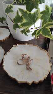 Sous-verres décoratifs faits à la main en résine à motifs floraux, prix de gros pour la maison, les cafés et les restaurants, par AALIYAN IMPEX - Product Image 3