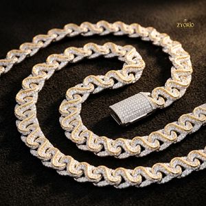 Collier chaîne en or 18 carats bicolore pavé style cubain, design de luxe - Product Image 3
