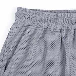 Shorts de sport légers en maille souple pour hommes OEM - Confortables, taille mi-haute, fermeture à cordon, logo avant, tissu 100 % polyester uni - Product Image 4