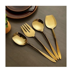 Ensemble de couverts en laiton doré poli avec design martelé et manche décoré - Product Image 1