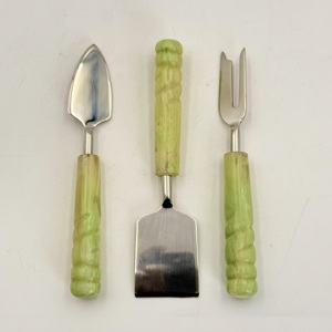 Ensembles de Spatules à Fromage en Acier Inoxydable Argenté avec Manche en Résine pour Usage Domestique et Professionnel (Couteau à Fromage) - Product Image 4