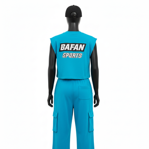 Conjunto de camiseta y leggings de algodón y poliéster de alta calidad, color azul turquesa, con paneles de bolsillos tipo cargo y logotipo bordado para mujer. - Product Image 3