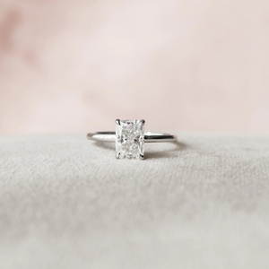 แหวนเพชรทรงเรเดียนท์คัท ดีไซน์เรียบหรูสำหรับผู้หญิง ชุบทองคำ 14K  พร้อมเคลือบโรเดียม รูปทรงเรขาคณิต - Product Image 1