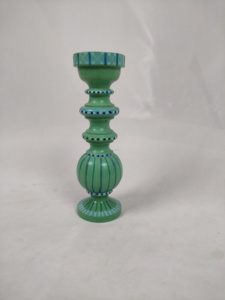 Un portavelas de madera es una pieza de decoración para el hogar bellamente elaborada que añade calidez y encanto a cualquier espacio. - Product Image 3