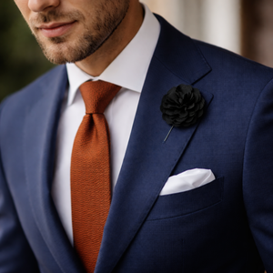 Pin de Solapa con Diseño Floral para Hombre |   Aleación de Zinc Esmaltada y Duradera |   Broche de boutonnière hecho a mano con colores personalizables para novio de boda o eventos formales - Product Image 2