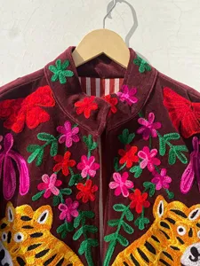 Chaqueta de Terciopelo Bordada con Tigre Estilo Boho para Mujer, Cuello Alto, Arte Floral Hecho a Mano, Ropa de Abrigo de Moda Otoñal - Product Image 3