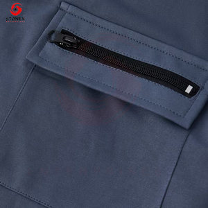Camiseta Formal Personalizada para Hombre con Bolsillo, Tejido Grueso 100% Poliéster, Logotipo Bordado, Corte Regular - Product Image 5