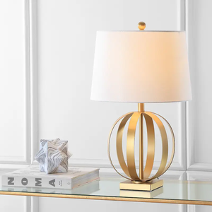 Lampe ovale de luxe en or à cadre ouvert avec finition métallique sur un abat-jour en lin texturé. Disponible à prix de gros. - Product Image 5