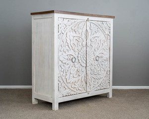 Aparador Rústico de Madera Tallada Blanca con Dos Puertas, Mueble de Almacenamiento para Sala de Estar de Estilo Antiguo - Product Image 3