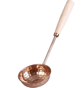 Cuillère de cuisine en cuivre couleur or rose, louche en cuivre avec manche en bois, finition martelée, outil de cuisson résistant à la chaleur - Product Image 1