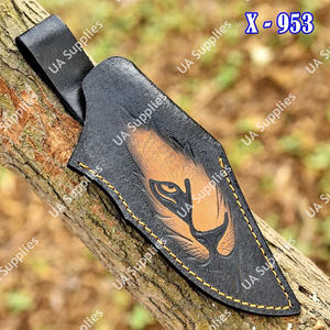 Funda de Cuero Premium Hecha a Mano con Diseño de Cara de León, Funda Vertical para Cuchillo de Cuero Genuino de Vaca Negra con Diseño Animal Grabado y Presilla para Cinturón - Product Image 5