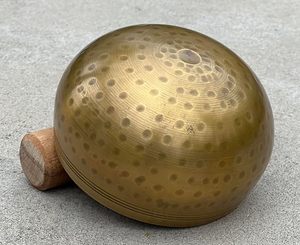 Bol chantant tibétain pour la méditation avec mallette en bois et coussin pour le yoga, la pleine conscience et la guérison sonore - Product Image 2