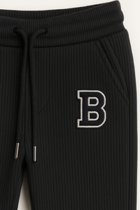 Pantalon de survêtement pour enfants – Tissu extensible doux et confortable avec taille réglable par cordon de serrage, coupe ajustée pour une liberté de mouvement facile - Product Image 3