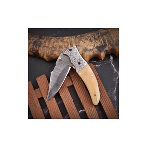 Couteau de poche pliant en acier Damas à pointe tombante avec manche en os et étui en cuir OEM ODM Vente en gros Extérieur EDC 58HRC USA Europe - Product Image 3