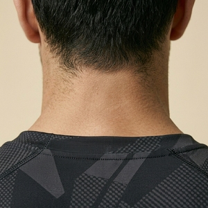 T-shirt de compression personnalisé pour homme, coupe ajustée, manches courtes, vêtements de sport actifs, entraînement en salle de sport, haut de performance - Product Image 5