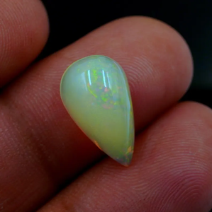 Piedra Preciosa de Ópalo de Fuego Welo, Corte Cabujón en Forma de Pera de 3.80 Quilates - Product Image 1