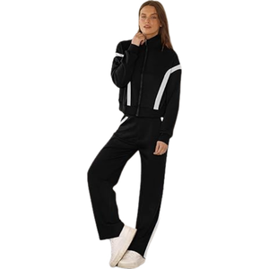 Ensemble de survêtement pour femme de haute qualité avec logo personnalisé, comprenant un sweat à capuche zippé et un pantalon de jogging, en molleton uni épais, style survêtement court - Product Image 3