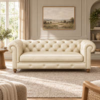 Canapé Chesterfield en cuir véritable ivoire avec dossier capitonné et accoudoirs roulés, trois places, pour salon