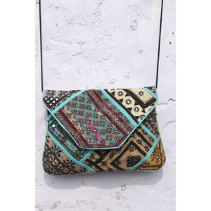 Pochette élégante et tendance au design tribal, broderie manuelle Banjara, patchwork ouvert, travail de miroir, pour la mode décontractée, prix de gros - Product Image 1