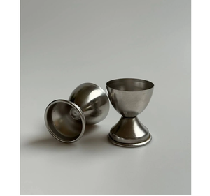 Porte-œufs classique en acier inoxydable, finition miroir, design exceptionnel, idéal pour la décoration de fête, à prix avantageux. - Product Image 4