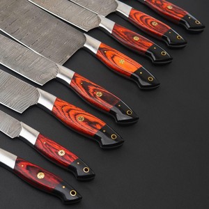 Ensemble de 8 couteaux de chef en acier Damas, manches en bois, design ambidextre, lames faites à la main à 67 couches, OEM professionnel - Product Image 6