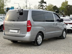 Minivan Diésel Usada, Limpia, Plateada, 2016, Grand Starex, Duradera, Automática, para Pasajeros, Vehículo de Transporte - Product Image 2