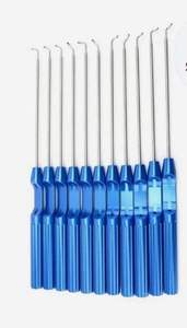 Juego de Instrumentos de Microcirugía con Gancho Nervial y Mangos de Aluminio Azul en Caja de Esterilización de Acero Inoxidable Perforado - Product Image 3