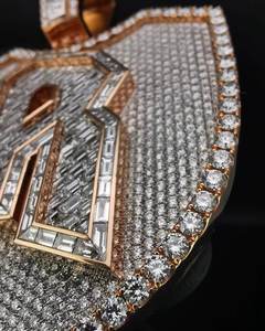 Collier pendentif bouclier de luxe en argent sterling serti de pierres, avec grande lettre R et pierres de moissanite taille baguette, bijoux hip-hop pour hommes - Product Image 5
