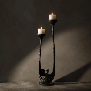 Porte-bougie élégant en fer noir, fait main, forme personnalisée, décoration de luxe pour salon, table à manger, événements de mariage, occasions romantiques - Product Image 1