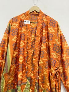 ชุดคลุมยาวแบบคิโมโนผ้าไหมอินเดีย คอวี ปิดด้วยเชือกผูก เหมาะสำหรับผู้หญิง ชุดนอน ชุดเพื่อนเจ้าสาว ชุดคลุมสำหรับคนท้อง สไตล์โบฮีเมียน ชุดคลุมอาบน้ำ - Product Image 4