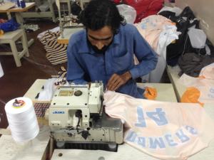 OEM & ODM personalizable Doodle-estilo uniformes de baloncesto Reversible Sublimación Jerseys Pantalones cortos con diseño de logotipo propio Impreso Conjuntos - Product Image 6