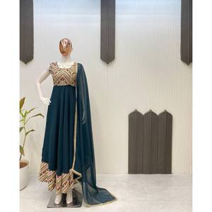 Hermoso Vestido Anarkali Hecho a Mano con Dupatta, Estilo A-Line de Organza con Cintura Imperio, Ideal para Fiestas - Product Image 3