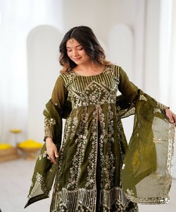 Costume Anarkali traditionnel indien en soie brodée pour femme, vert, longueur normale, coupe classique, vintage, séchage rapide, tenue ethnique pour mariage - Product Image 2