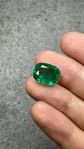 Gulrez Gems 6.73 Carats Pierre précieuse naturelle de tsavorite de mine zambienne, taille coussin, couleur pastèque, grenat vert, IGI - Product Image 4