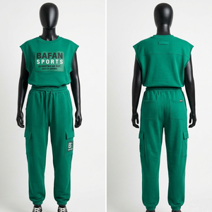 Ensemble haut de gamme pour femme : chemise sans manches en coton mélangé 260 GSM vert et pantalon cargo, avec logo personnalisé - Product Image 3