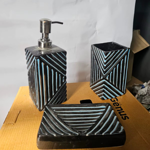Distributeur de savon décoratif en céramique 500 ml, bouteille artistique à pompe pour l'aménagement intérieur et la zone de lavabo - Product Image 1