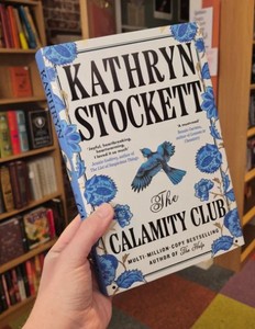 The Calamity Club de Kathryn Stockett, roman de fiction en édition brochée, livre en anglais - Product Image 4