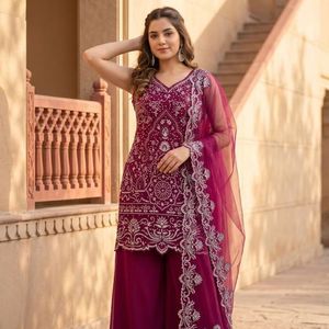 Salwar Kameez Traditionnel Noir pour Femme avec Dupatta Brodé – Élégant, Longueur Genou, Coupe Ajustée – Idéal pour Mariages Estivaux (Inde, Pakistan) - Product Image 1