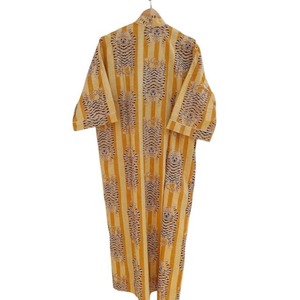 Kimono en coton jaune moutarde à imprimé tigre – Kaftan long à motif animal rayé - Product Image 1